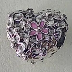 PANDORA Mom Daisy Heart Charm